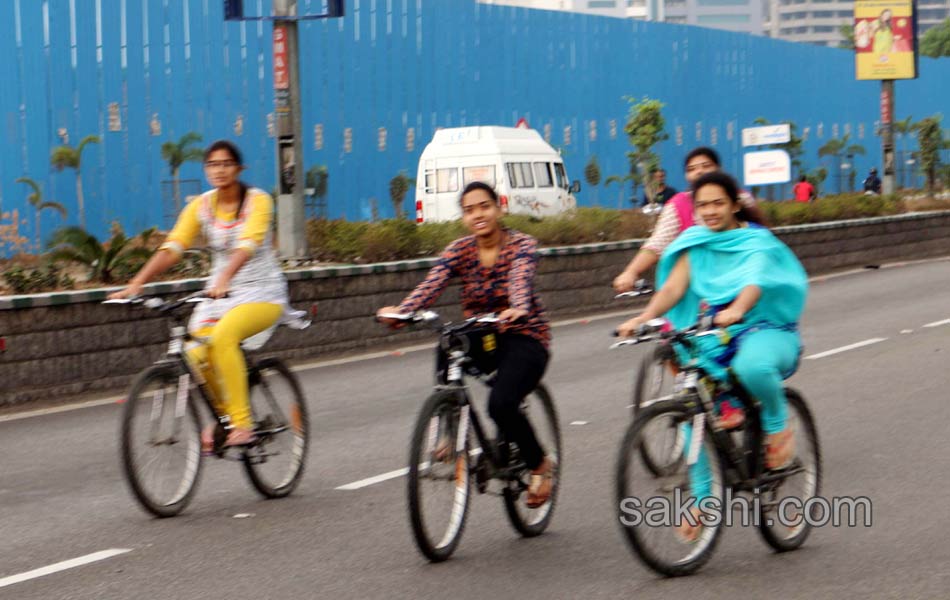 Raahgiri Connought Place gets a Flash mob on women empowerment1