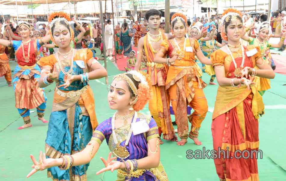 Kuchipudi Bharatanatyam folk dance performance at Bhadrachalam9