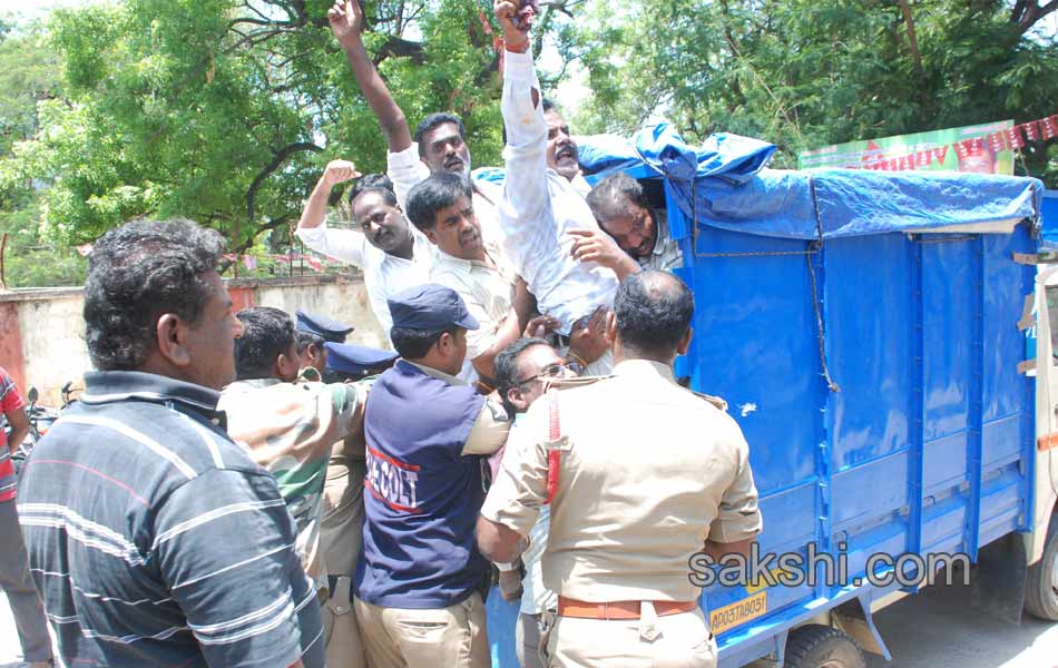 RTC strike in police lathicharge - Sakshi5