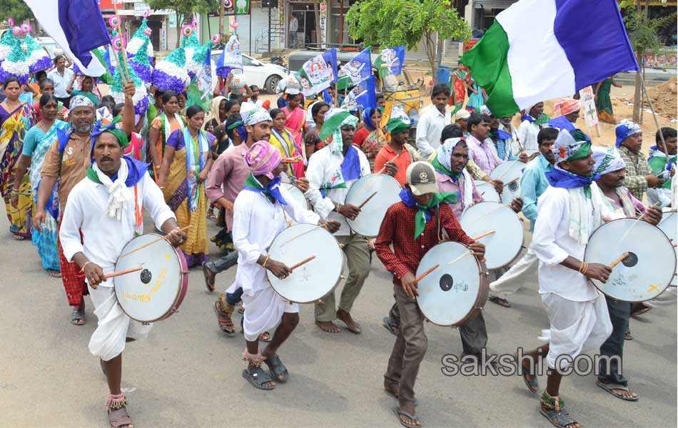 ponguleti srinivasa reddy calls off his fast - Sakshi22