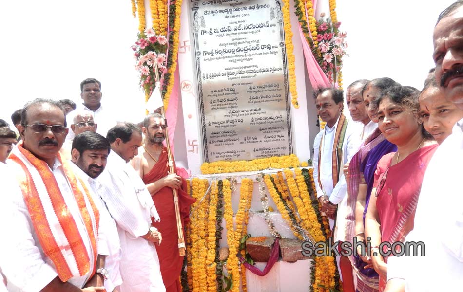 kcr lay foundation stone for yadagirigutta works to day - Sakshi6