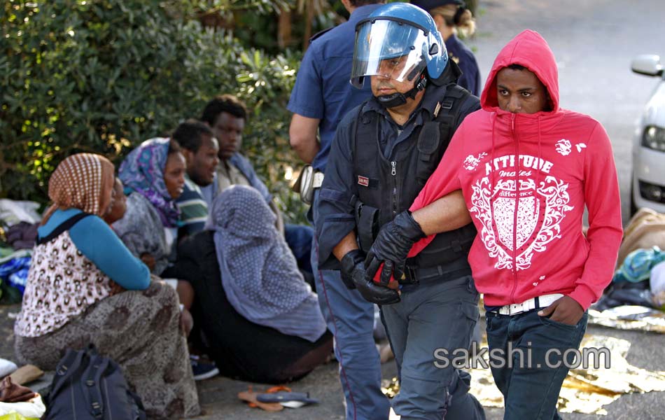 Italy threatens to give Schengen visas to migrants as EU ministers meet8