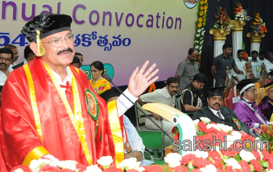 sv university convocation held in a grand manner3