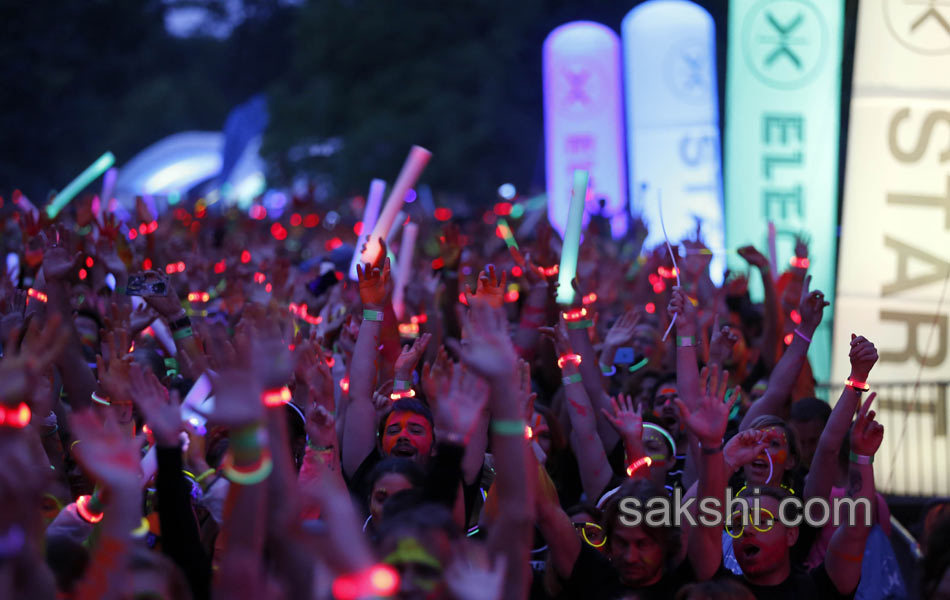 Electric run in paris - Sakshi14