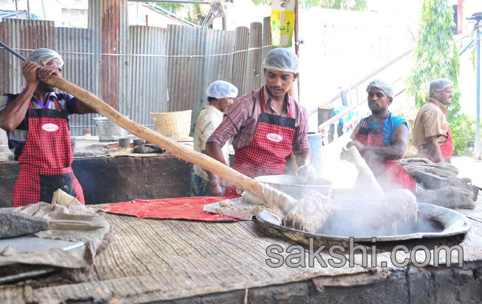 haleem in hyderabad pista house - Sakshi8