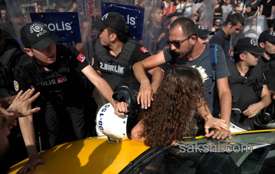 Police fire tear gas to break gay pride parade in Turkey - Sakshi14