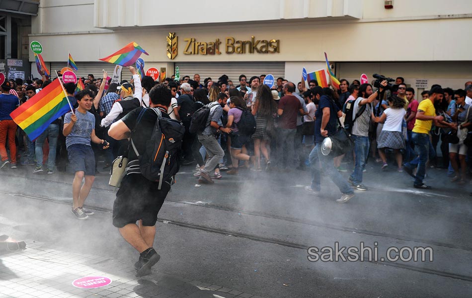 Police fire tear gas to break gay pride parade in Turkey - Sakshi15