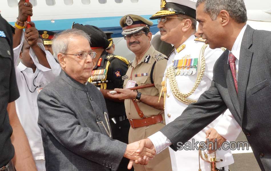 President arrives in Hyderabad - Sakshi9