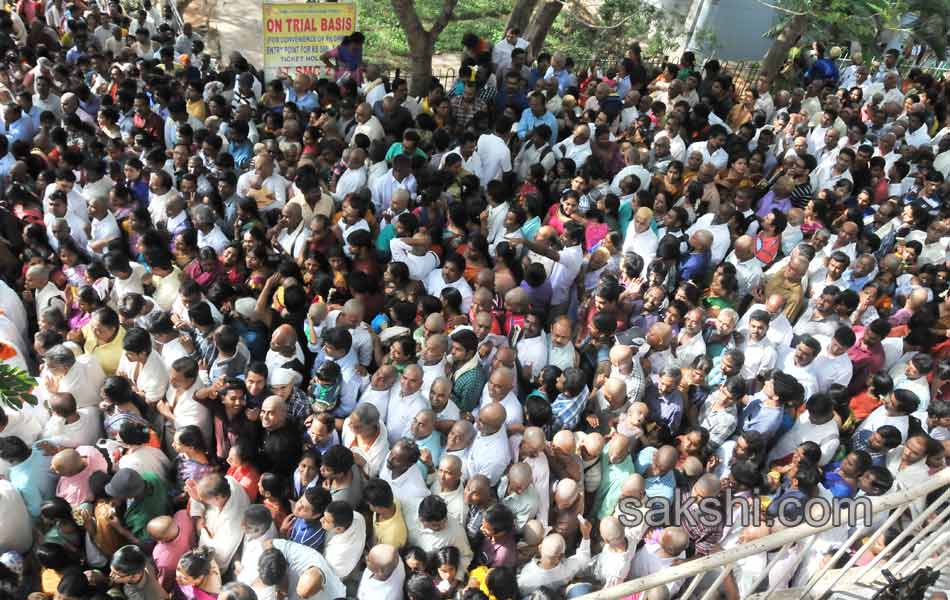 minor stampede in tirumala several injured2