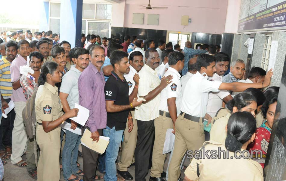 driving licence in police - Sakshi5