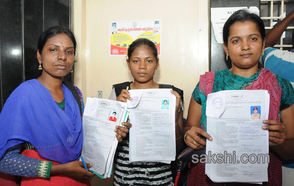 driving licence in police - Sakshi6