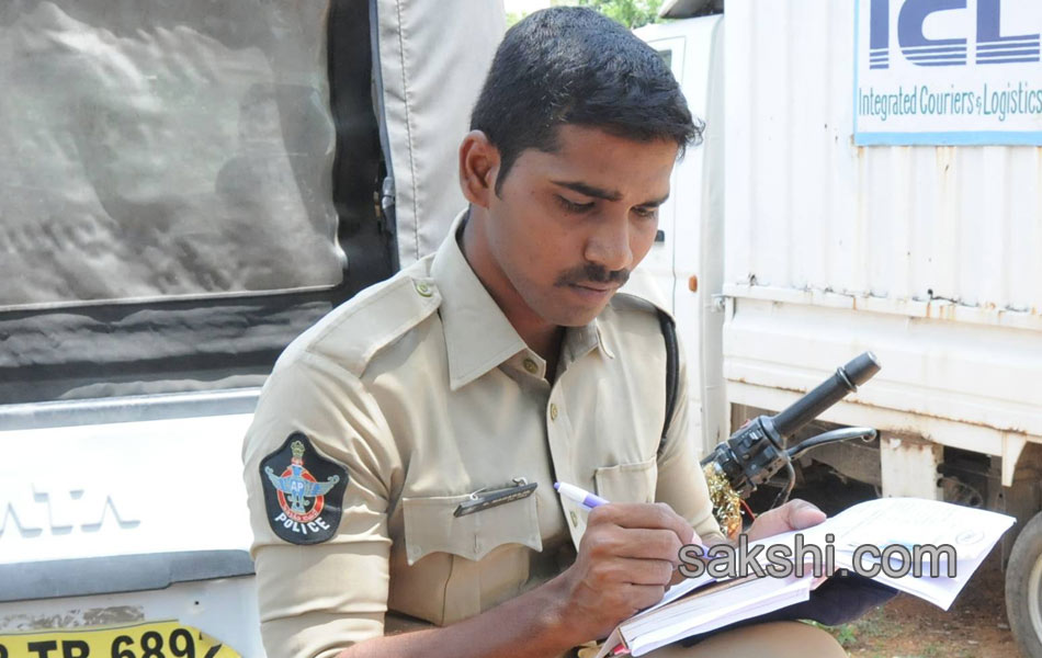 driving licence in police - Sakshi13
