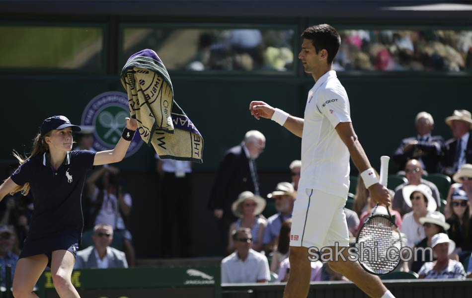 Roger Federer advances to 10th Wimbledon final9