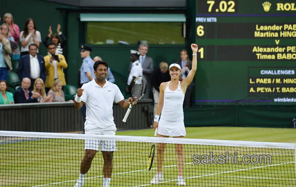 Hingis and Paes win wimbledon mixed doubles title2