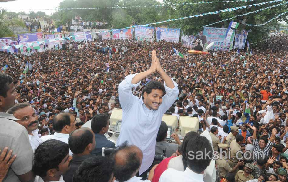 third phase of ys jagan mohan reddy paramarsha yatra begins in anantapur - Sakshi7