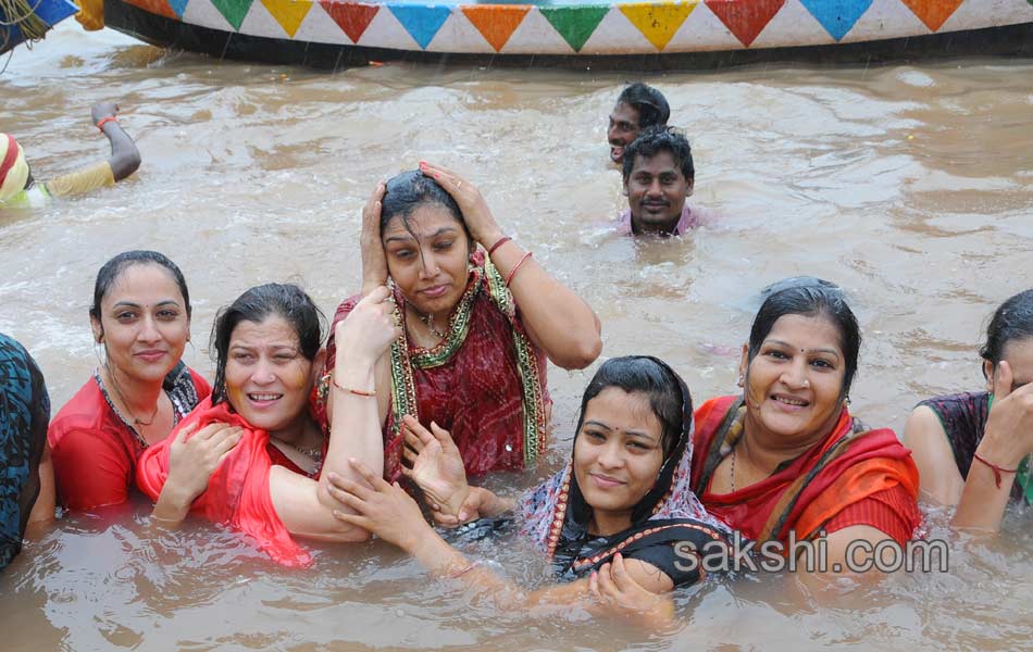 holy pushkaralu comes to ninth day of10