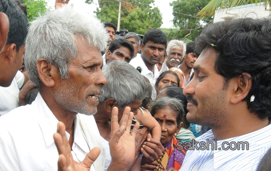 YS jagan raithu bharosa yatra - Sakshi9