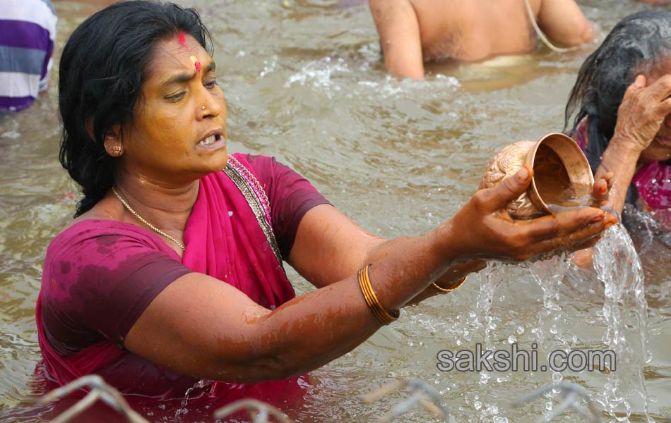 holy pushkaralu comes to Tenth day12