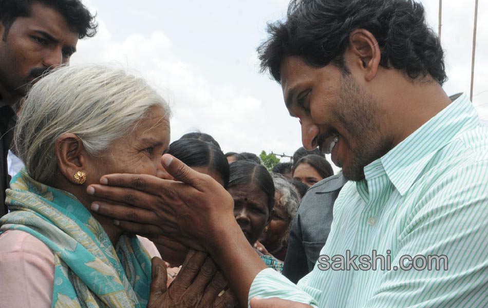 Third day raithu bharosa yatra - Sakshi13