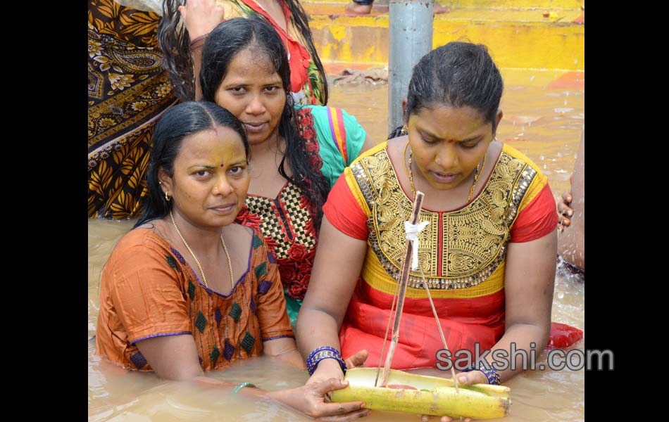 holy pushkaralu comes to Tenth day15