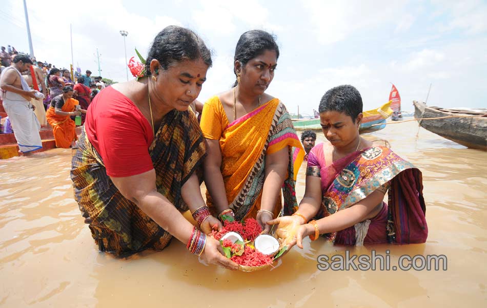 holy pushkaralu comes to twelfth day - Sakshi13