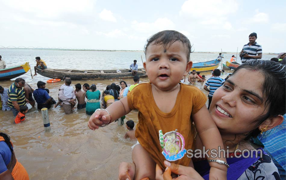 holy pushkaralu comes to twelfth day - Sakshi15