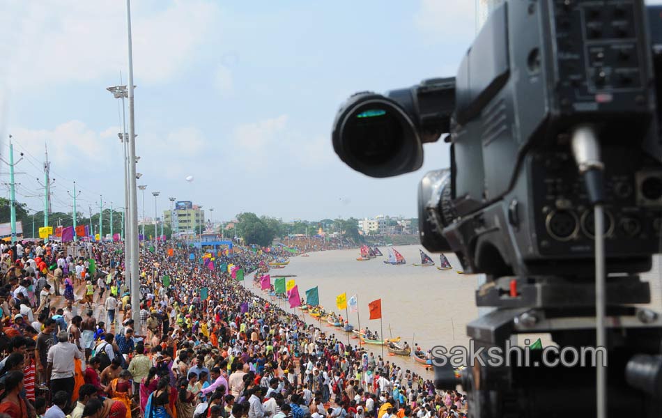 holy pushkaralu comes to twelfth day - Sakshi21