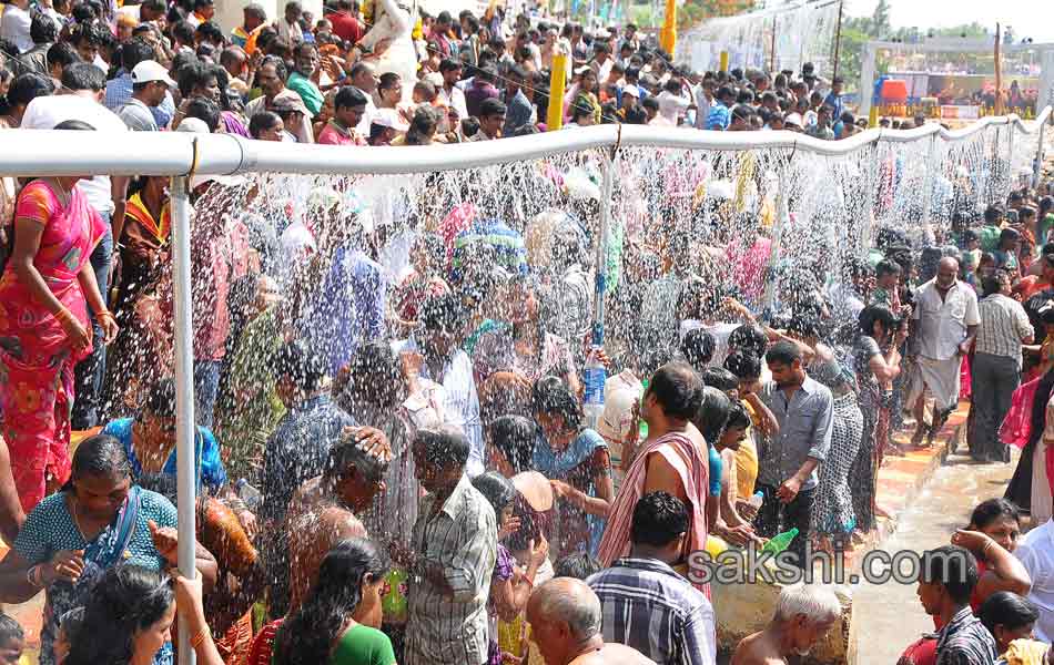 holy pushkaralu comes to twelfth day - Sakshi26