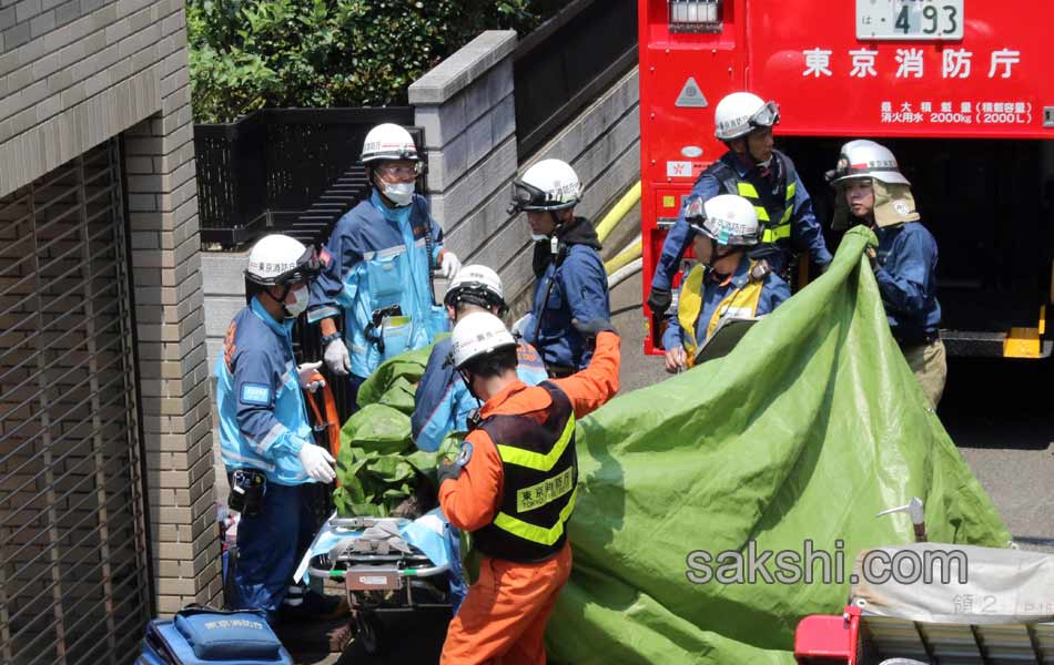 plane crashed into a residential area in Tokyo8