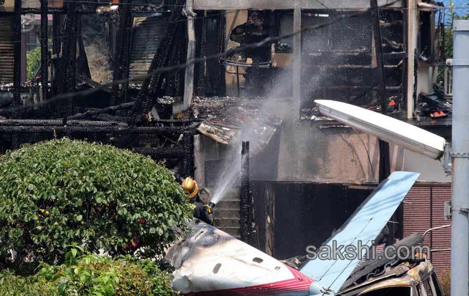 plane crashed into a residential area in Tokyo12