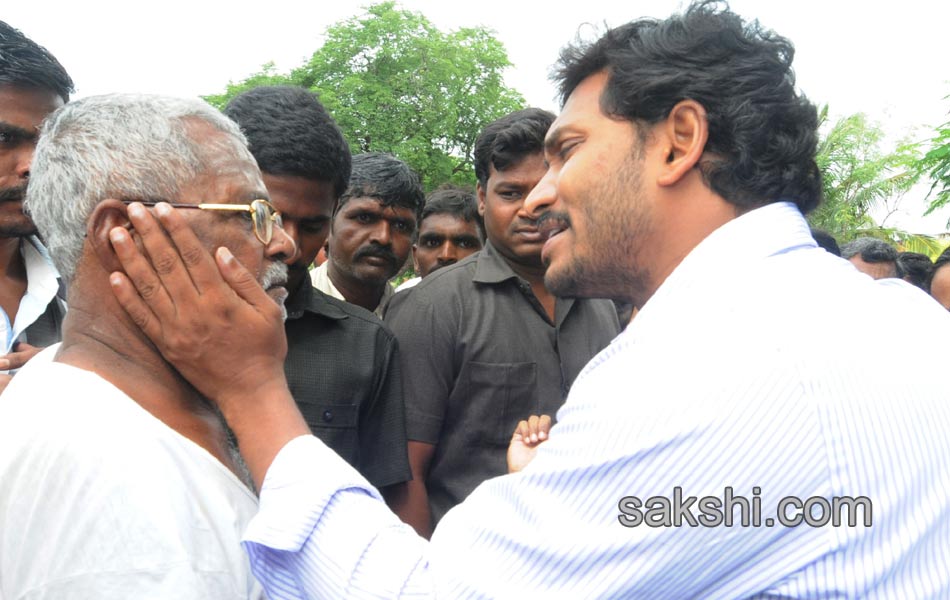 YS Jagan mohan reddy 6th day raithu bharosa yatra in ananthapuram - Sakshi15