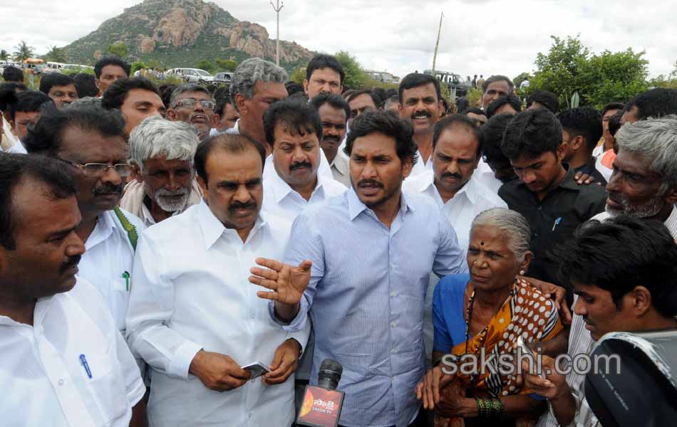 ys jagan Raithu Bharosa Yatra concluded in anantapur district - Sakshi16