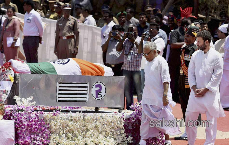 Kalam laid to rest in Rameswaram - Sakshi1