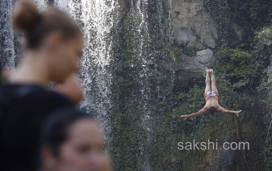 Bosnia Waterfall Jumping6