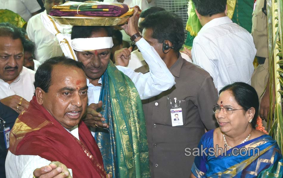 Ujjaini Mahankali Bonalu Jatara in Secunderabad2