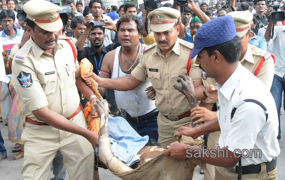 youth suicide attempts at congress party meeting in tirupathi - Sakshi3