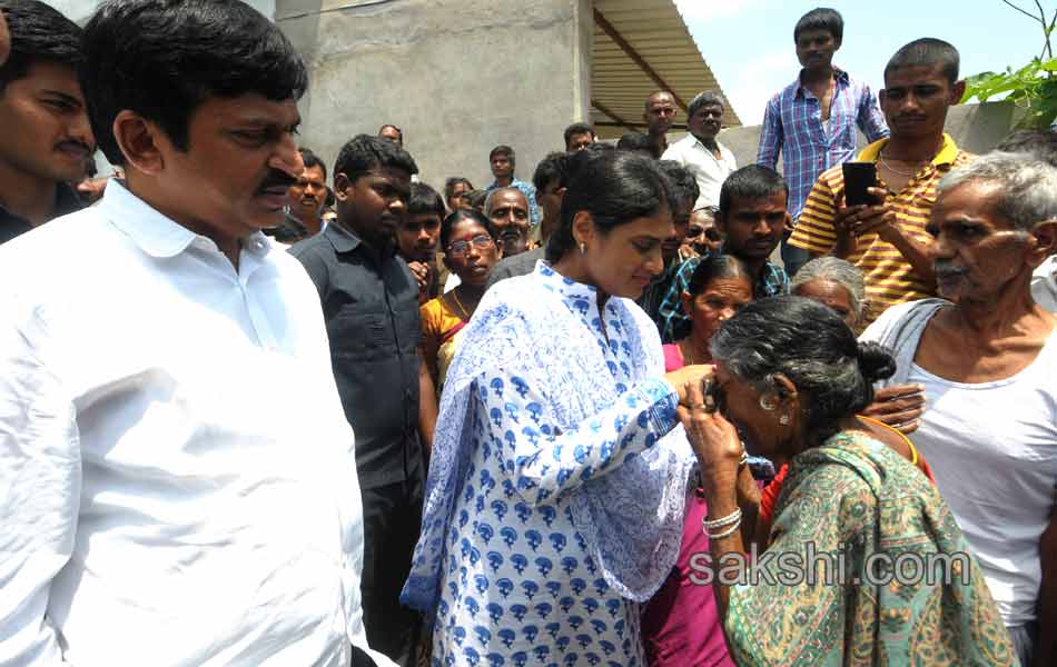 YS Sharmila paramarsayatra second day - Sakshi7