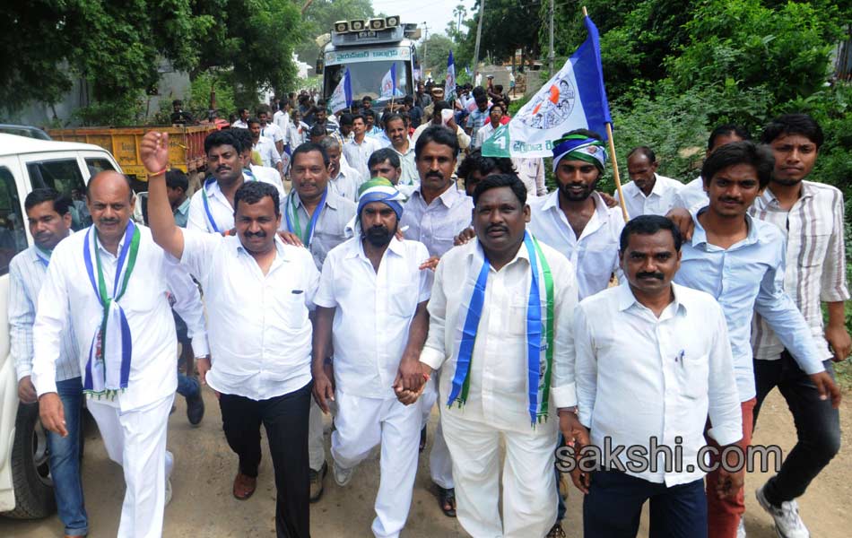 ys sharmila first phase paramarsha yatra close in warangal district15