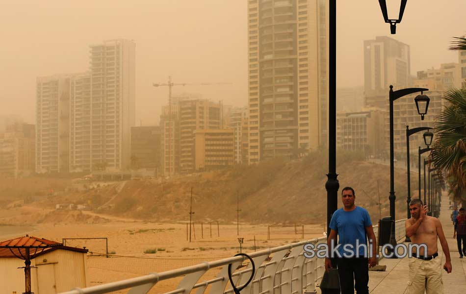 Unseasonal sandstorm hits Lebanon Syria23