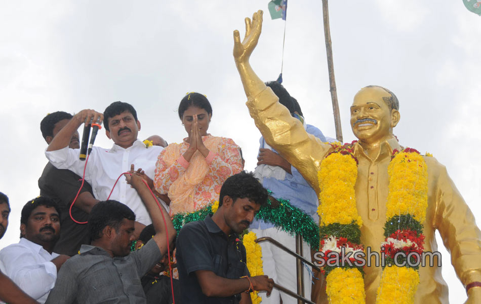 ys sharmila 3rd day paramarsha yatra in warangal distirict10