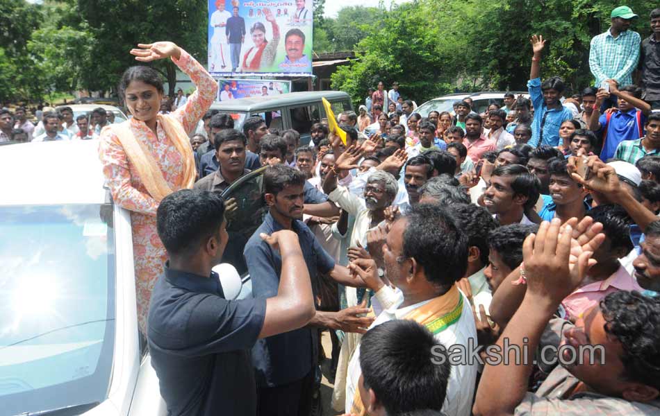 ys sharmila 3rd day paramarsha yatra in warangal distirict14