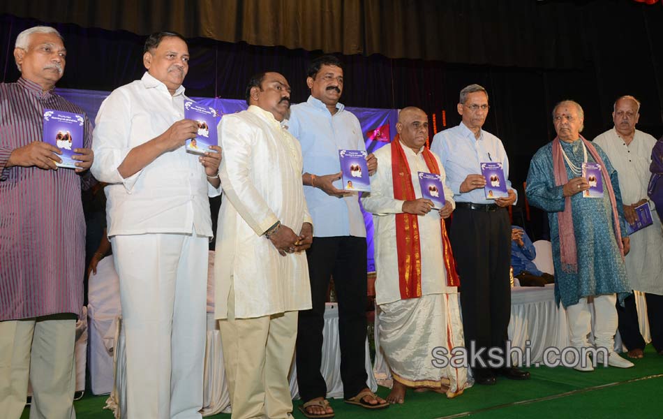 Koppuru poet memorial award to Hari prasad chowrasia6