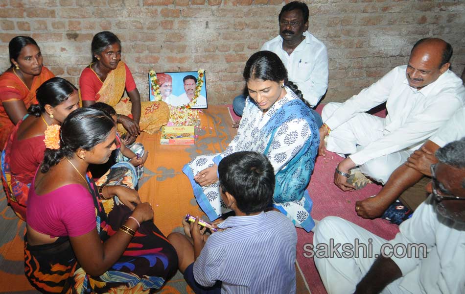 ys sharmila 3rd day paramarsha yatra in warangal distirict21