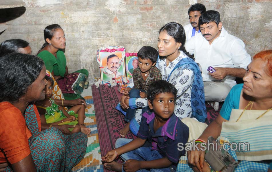 ys sharmila 3rd day paramarsha yatra in warangal distirict25