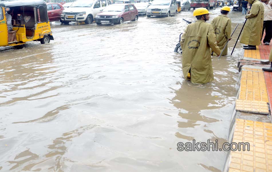 heavy rain in city6