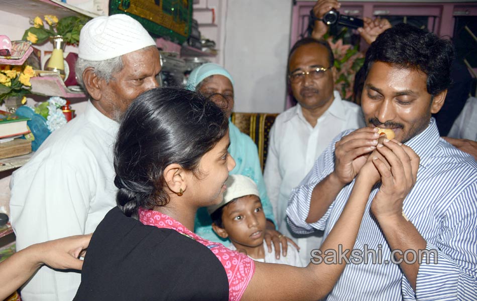 YS jagan mohan reddy tourn in Bandar district - Sakshi11