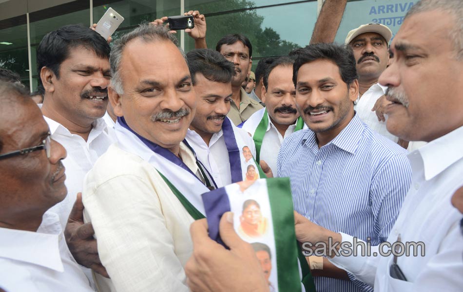 YS jagan mohan reddy tourn in Bandar district - Sakshi15