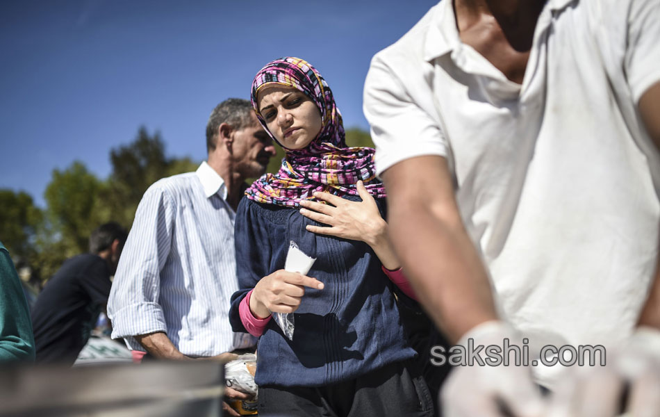 syrian migrants moving towards croatia - Sakshi8