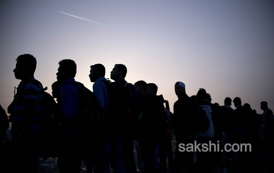 syrian migrants moving towards croatia - Sakshi18