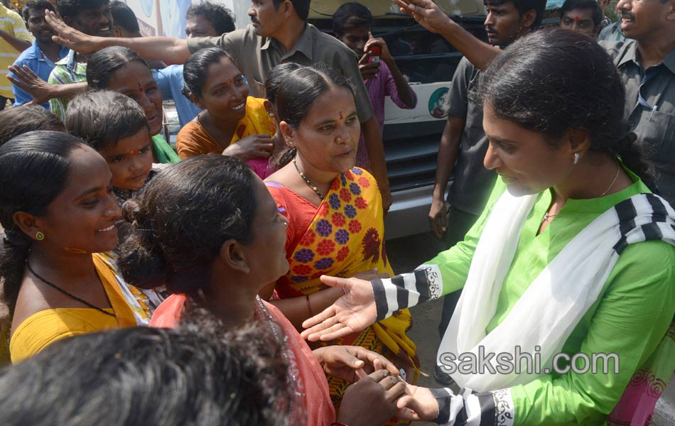 YS Sharmila second day paramarsha yatra10